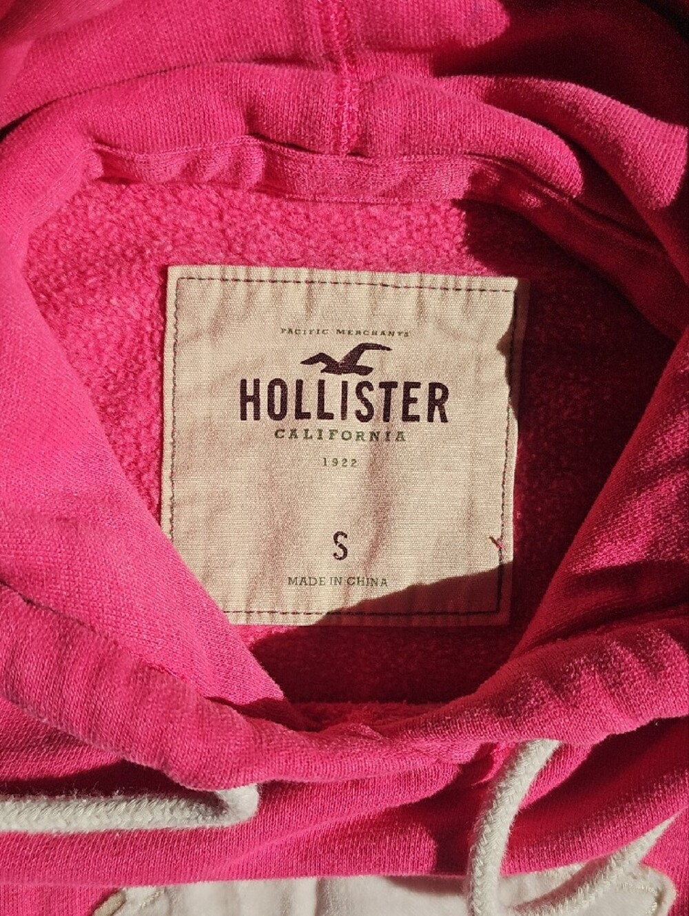 Hollister Bright Pink Logo Pullover Hoodie - Picture 3 of 6